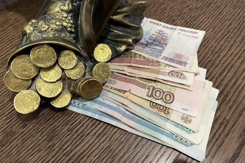 Пенсии решено повысить на 25% как работающим, так и неработающим