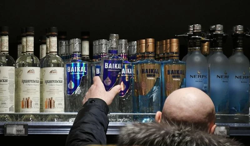 Алкоголь в России снова подорожает: эксперты объясняют причины
